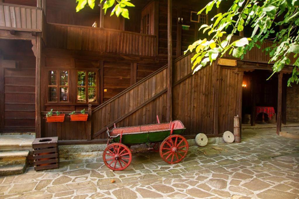 Guest Houses "Zlatna Oresha - Complex" Zheravna Exterior foto